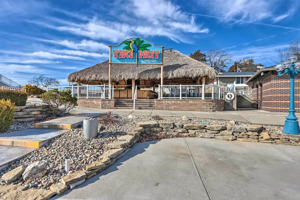 Group Friendly! Lake-view Margaritaville Retreat
