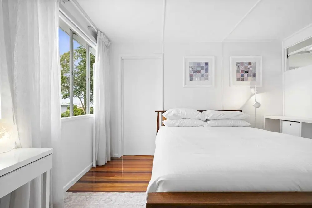 Spacious Family Home With Garden in Quiet Suburb