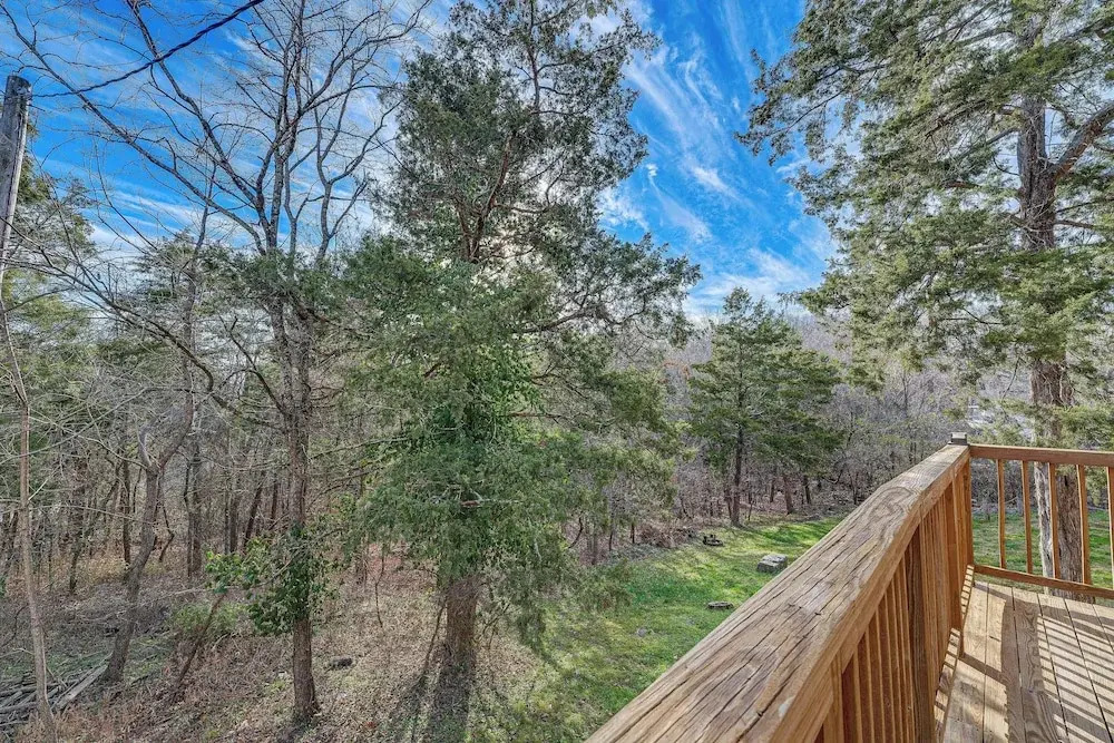 Inviting Cabin ~ 11 Mi to Silverdollar City