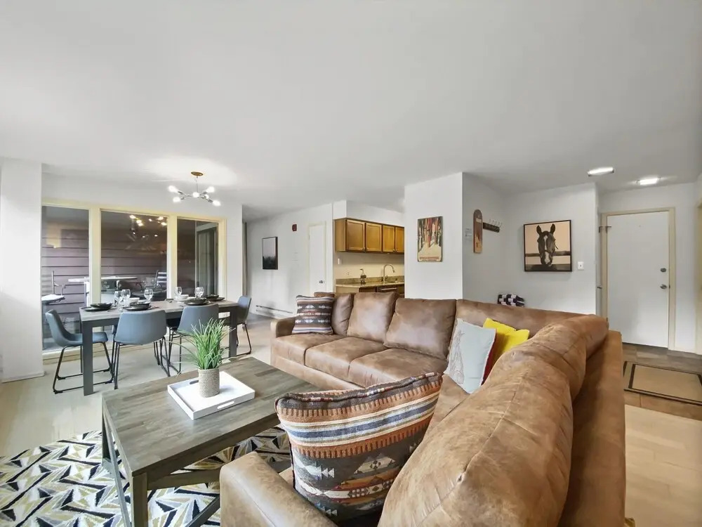 Ski Hill 40 2 Bedroom Condo by RedAwning