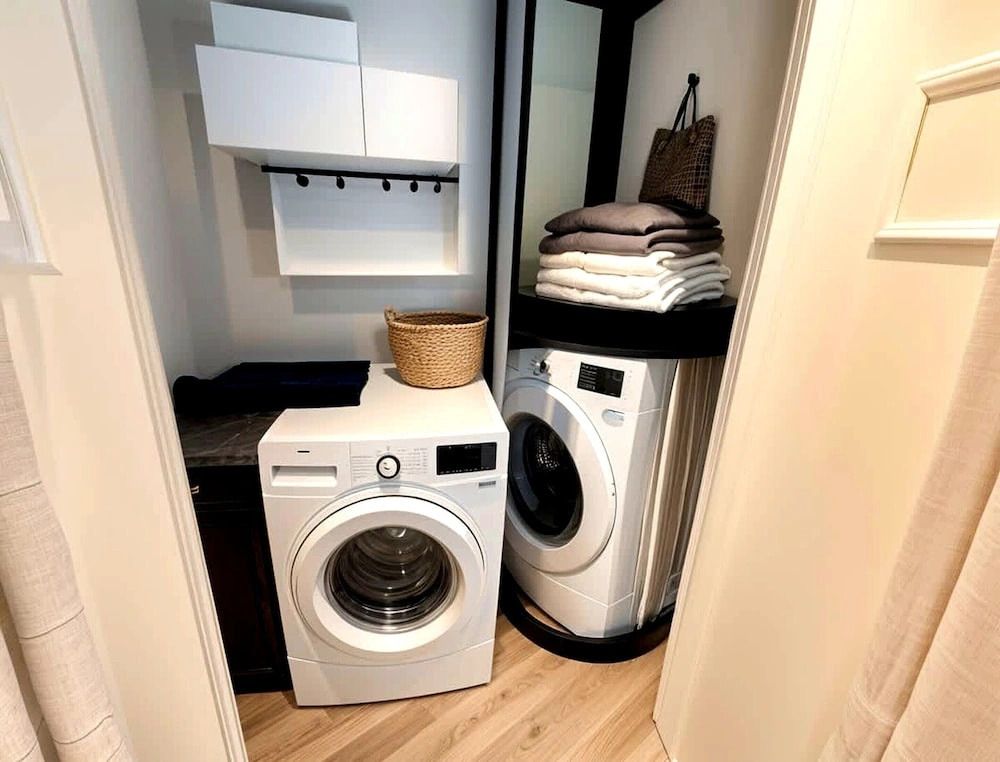 Spacious London Townhouse With Parking