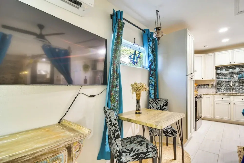 3 Mi to Vinoy Park: St Petersburg Gem w/ Patio!