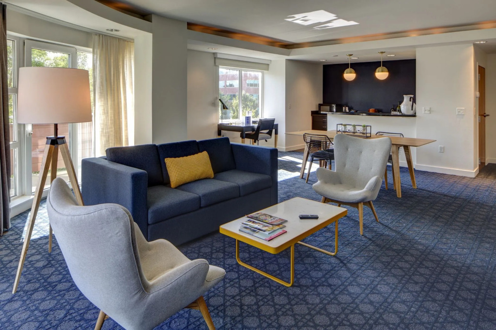 Rivers Edge Hotel Portland, Tapestry Collection by Hilton