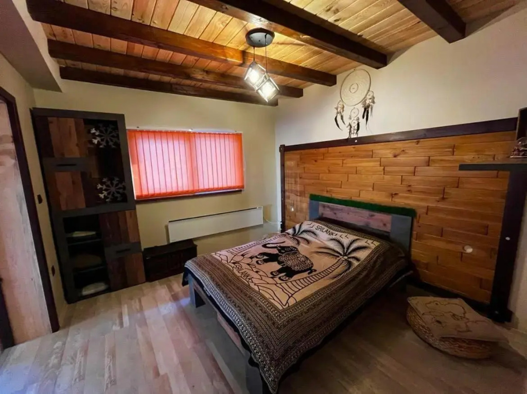 Roots Apartment 2