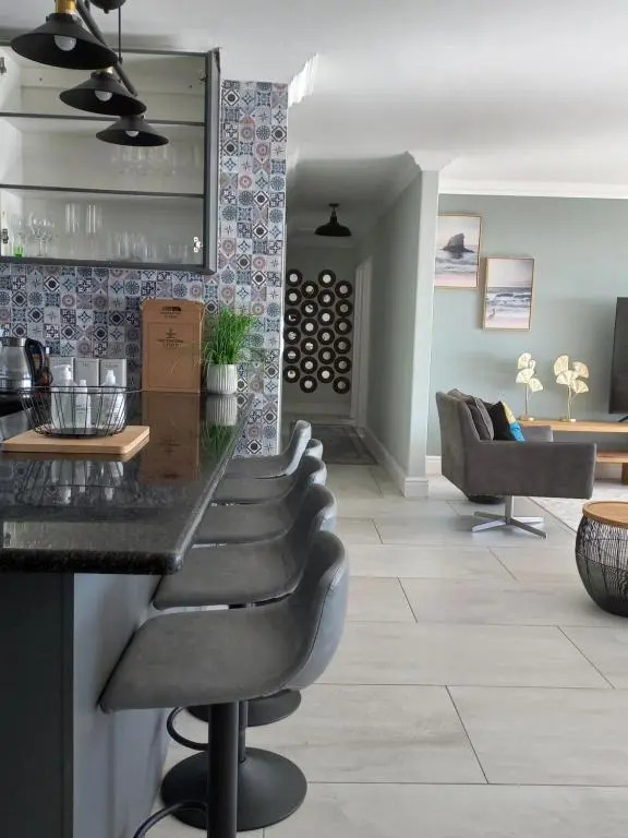 2 Dolphin Ridge , Bloubergstrand