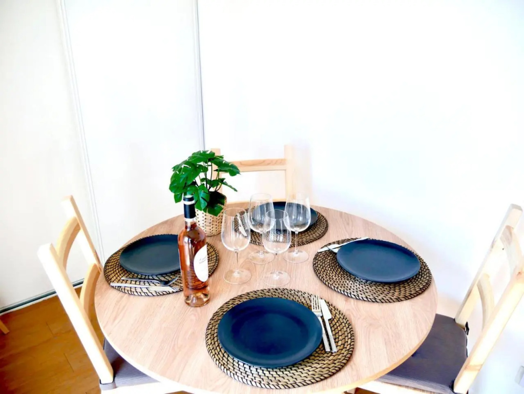 Le Petit Soleil de Corbeil (Adults Only)