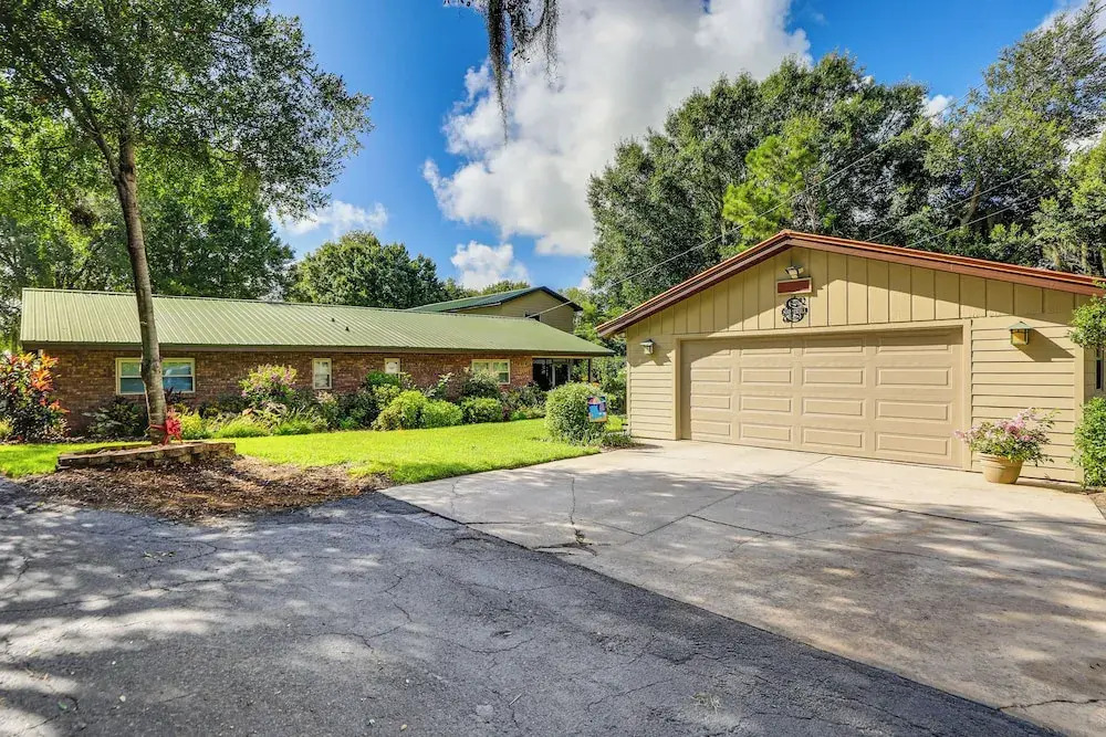 Lakefront Frostproof Vacation Rental w/ Beach!