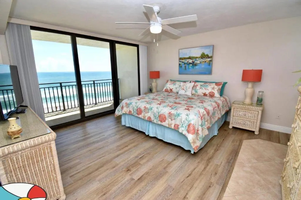 Beautiful 2 Bedroom, Ocean Front Condo, 6th floor at the Sherwin