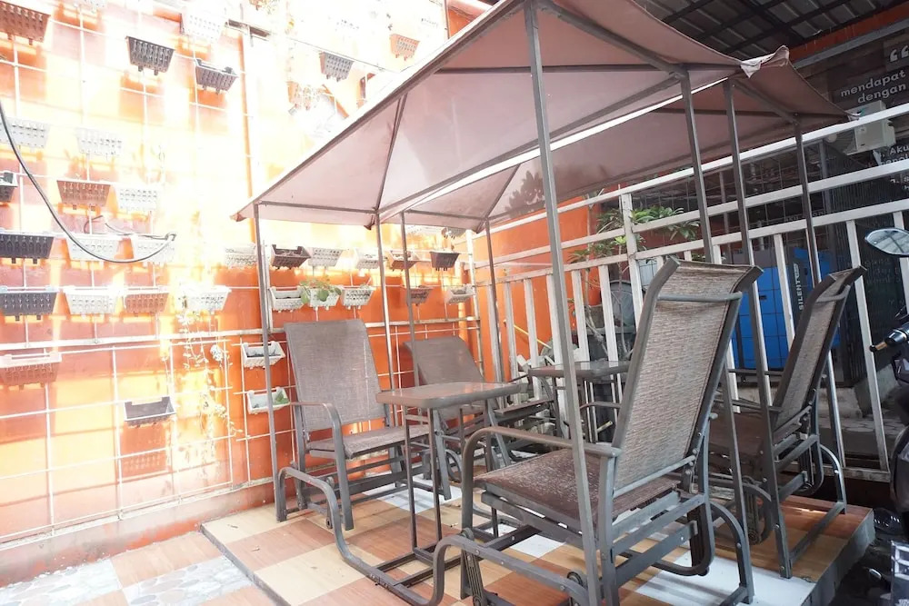OYO 93003 B32 Homestay
