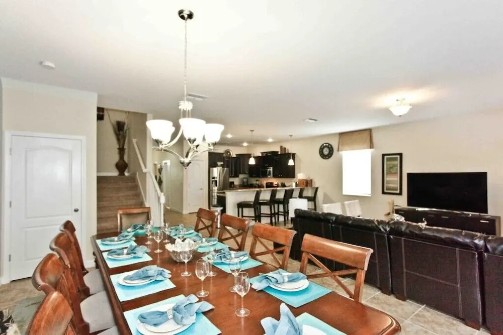 1473 Myrtlewood Street 8 Bedroom Home