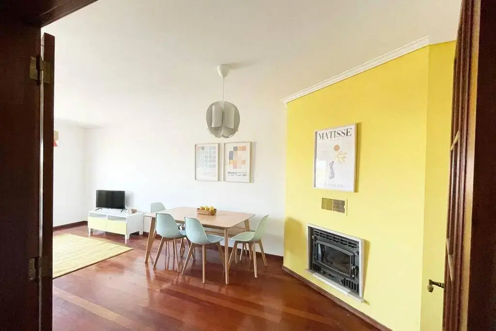 Yellow House Aveiro Free Netflix and garage