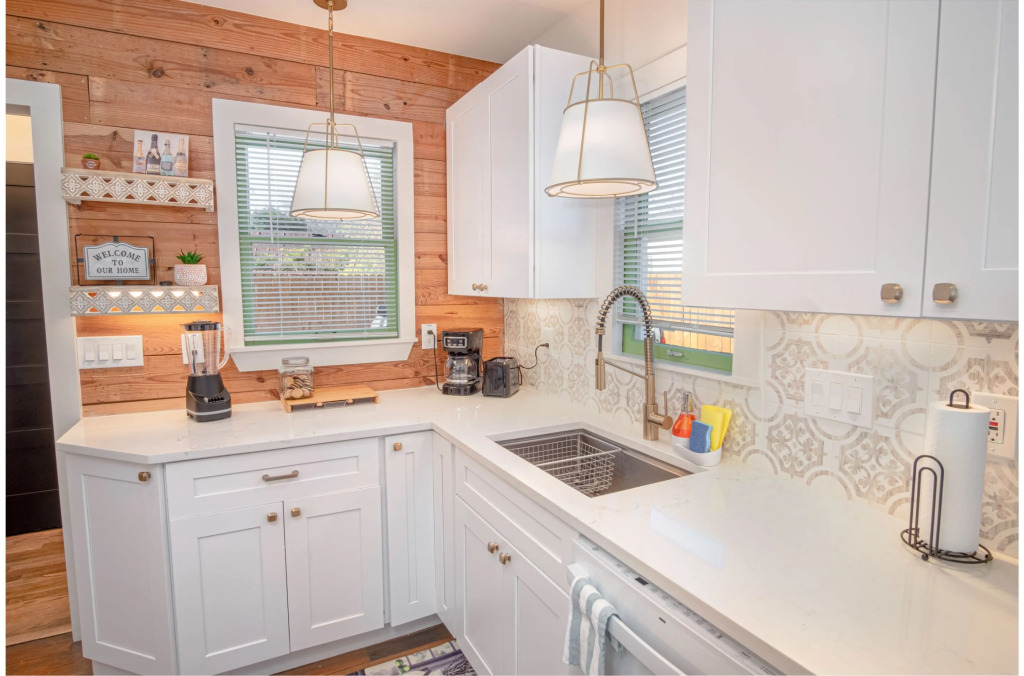 Dazzling 3 BR/2 BA Home Near Downtown Tower Americas