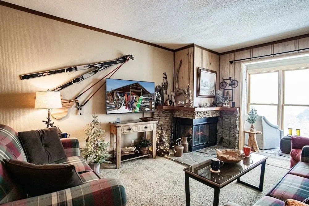2 Br: Snowcrest 314b: Indoor Hot Tubs Game Room Easy Slope Access