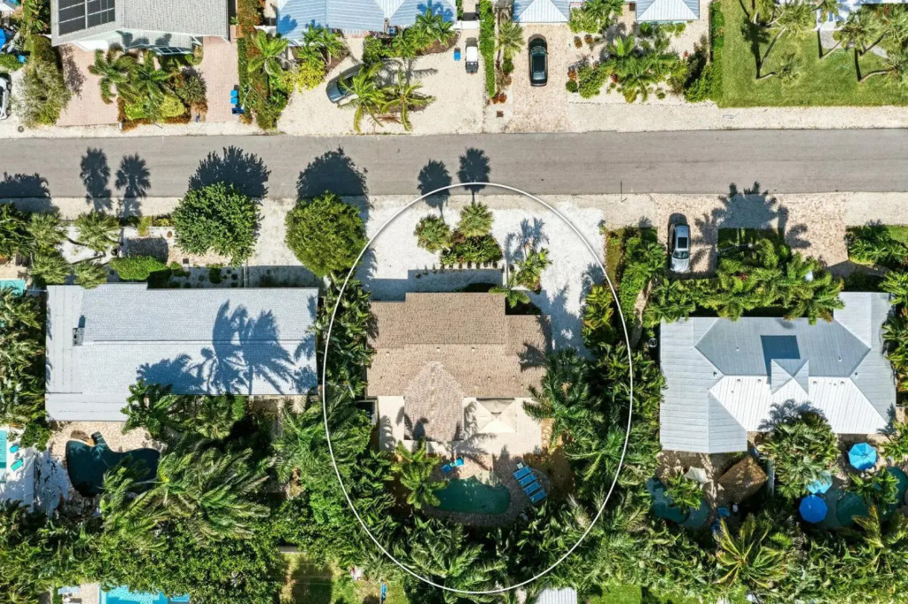 Sea La Vie - 205 - 55th