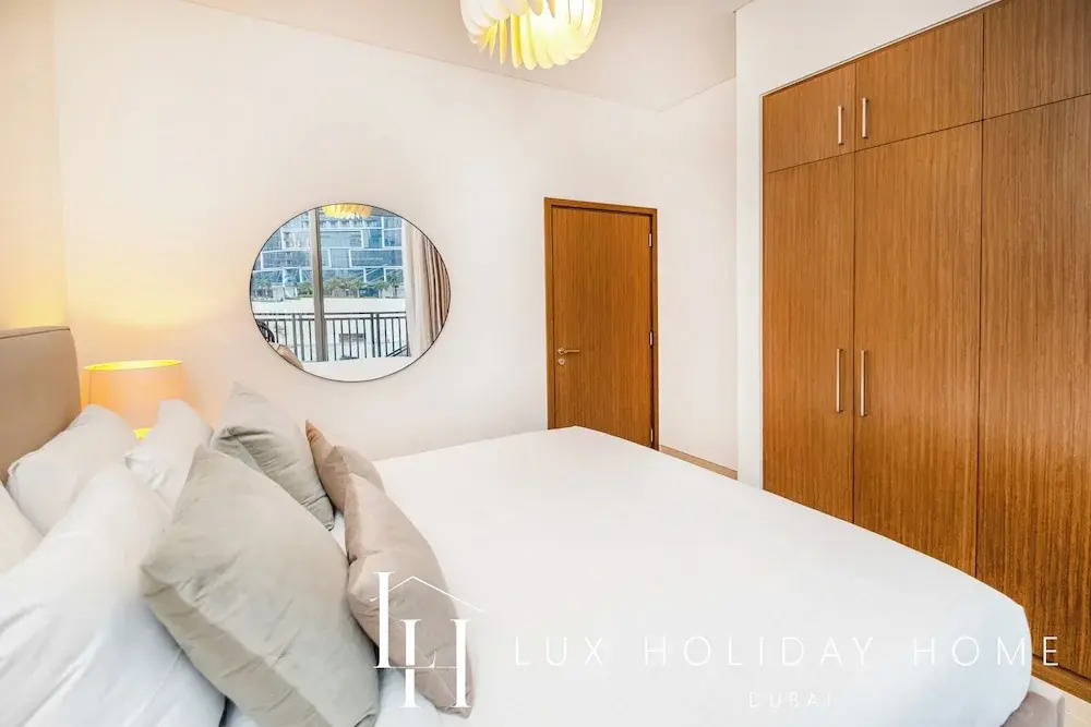 LUX 52 42 Deluxe Marina View Suite 2, Dubai