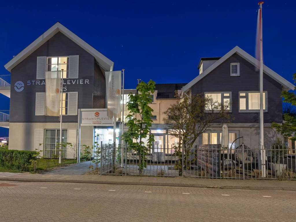 Modern hotel suite, a stone's throw from the sea on Texel