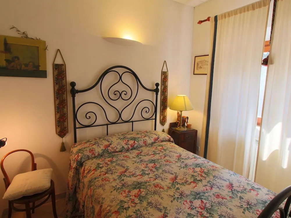Luxurious Farmhouse in Grosseto With Jacuzzi