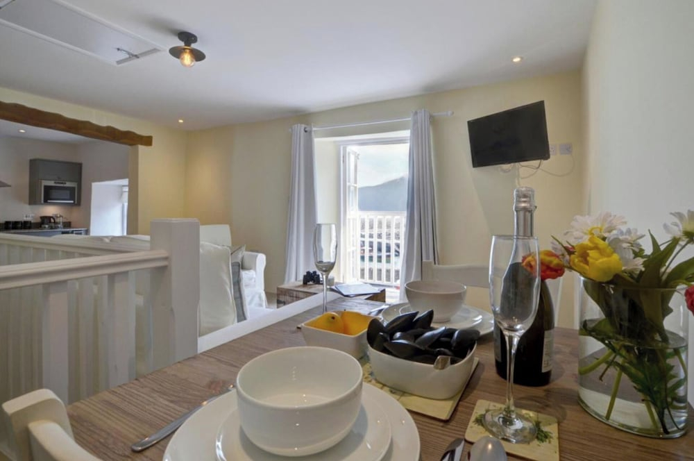 Seaview 1 Bed Apartment Sleeps 4 - Balcony - Tv