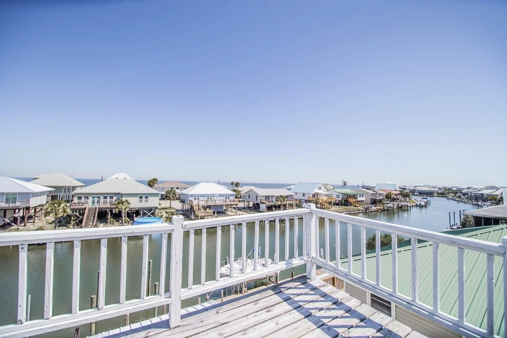 Sea Spot - Waterfront! Enjoy Dinner On The Deck And Naps In The Shaded Hammocks 3 Bedroom Home by RedAwning