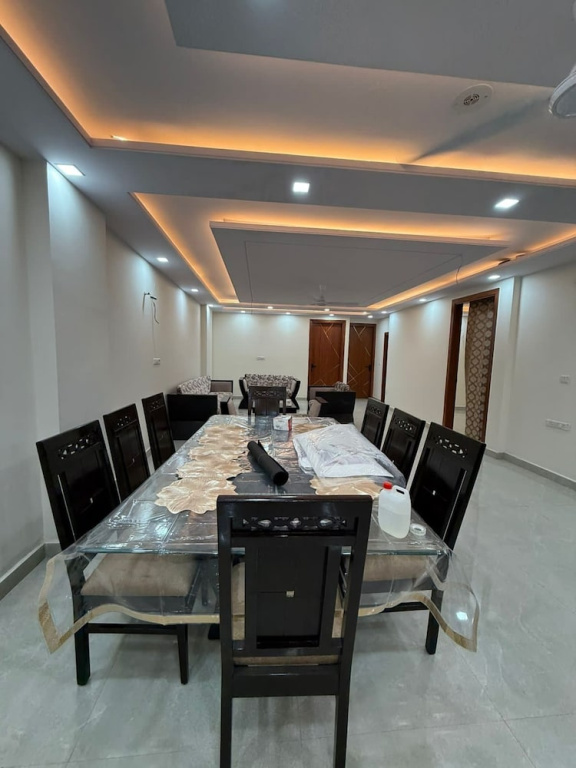 Stella Homestay Near Yashobhoomi with Rooftop