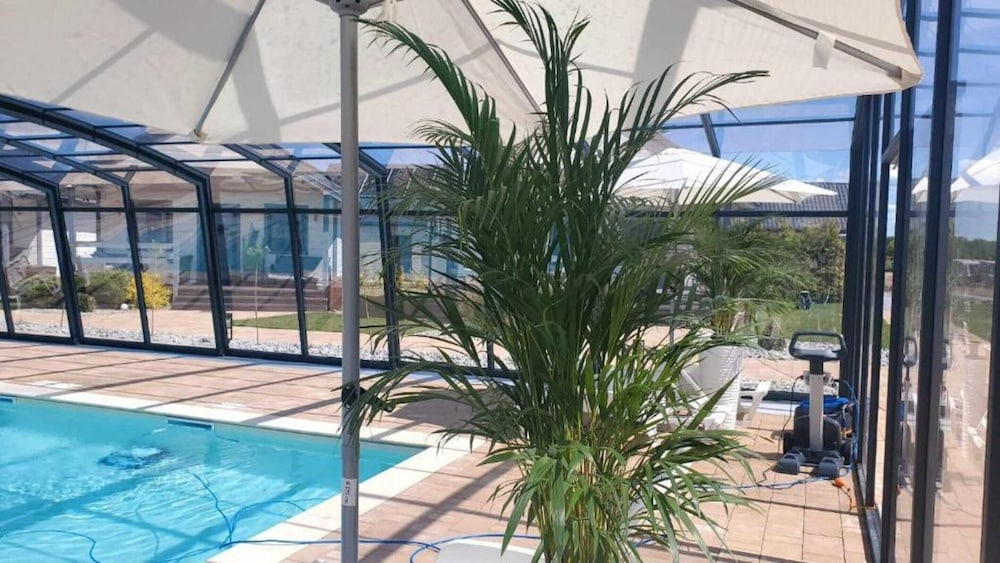 Holiday homes with pool and jacuzzi