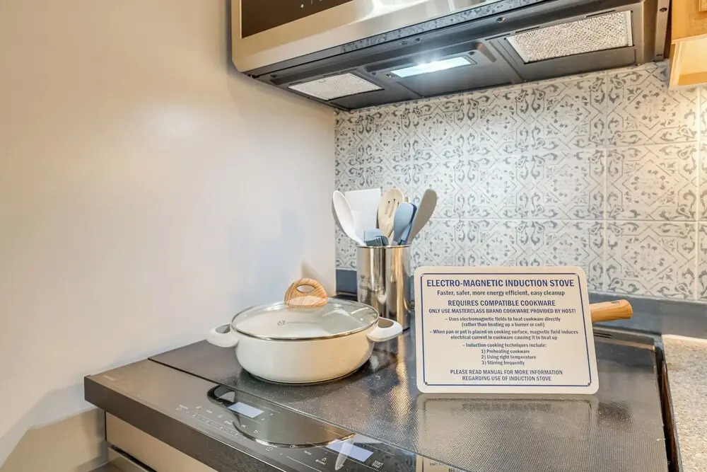 1 Mi to Old Town Alexandria: Townhome w/ Patio