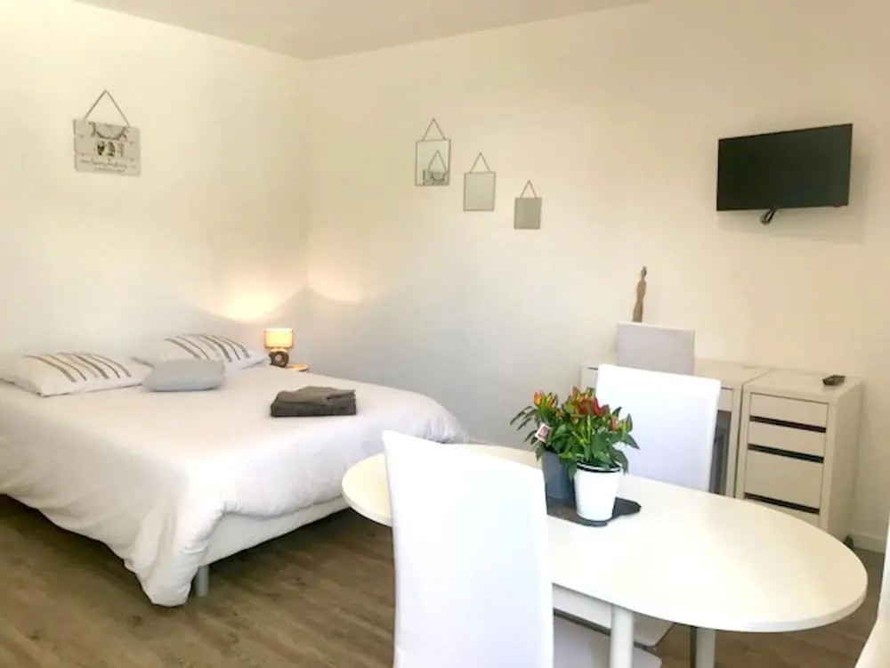Studio in Rennes, With Enclosed Garden and Wifi