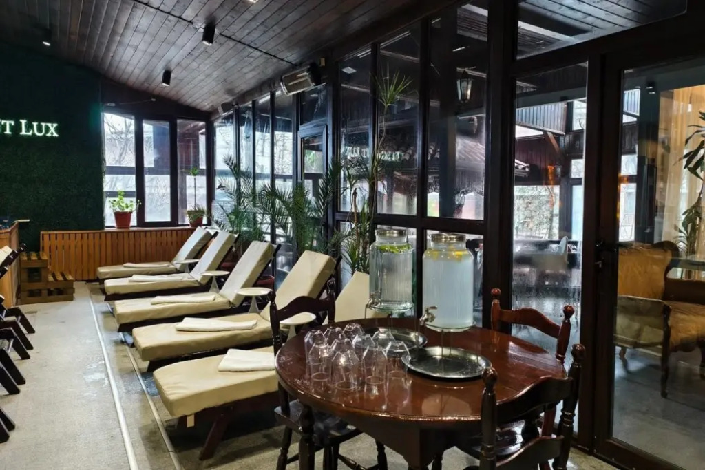 Elegant Lux Hotel