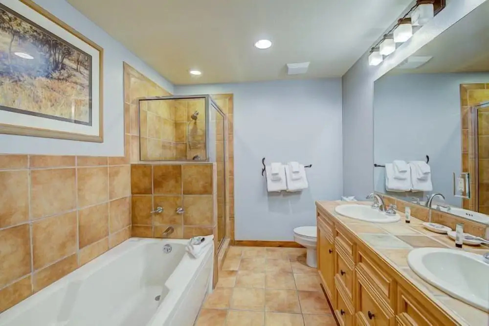 Premier 4 Bedroom Ski In, Ski Out Lone Eagle Condo With The Best Access To Skiing In Keystone