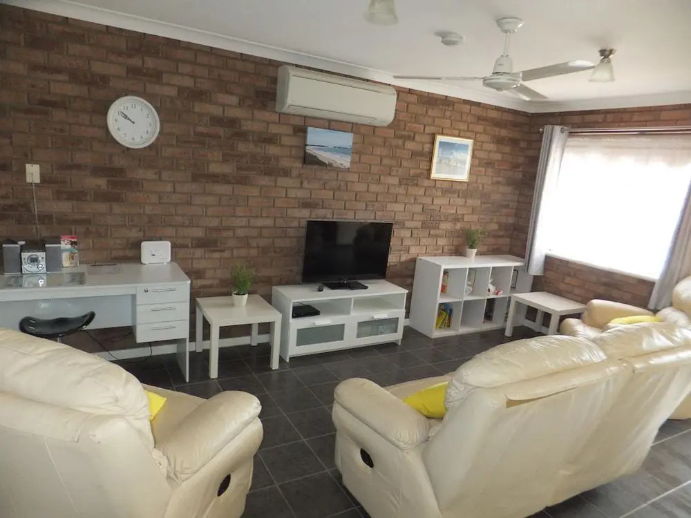 Unit 16, 2 Casuarina Crescent, Ocean Beach Chalets