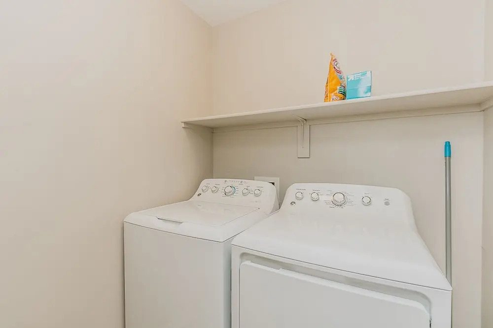 Upscale King, Pool View, Close to Kierland w/Parking (316)
