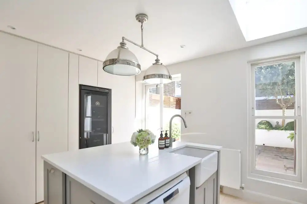 Artistic 3 Bedroom London Home With Garden