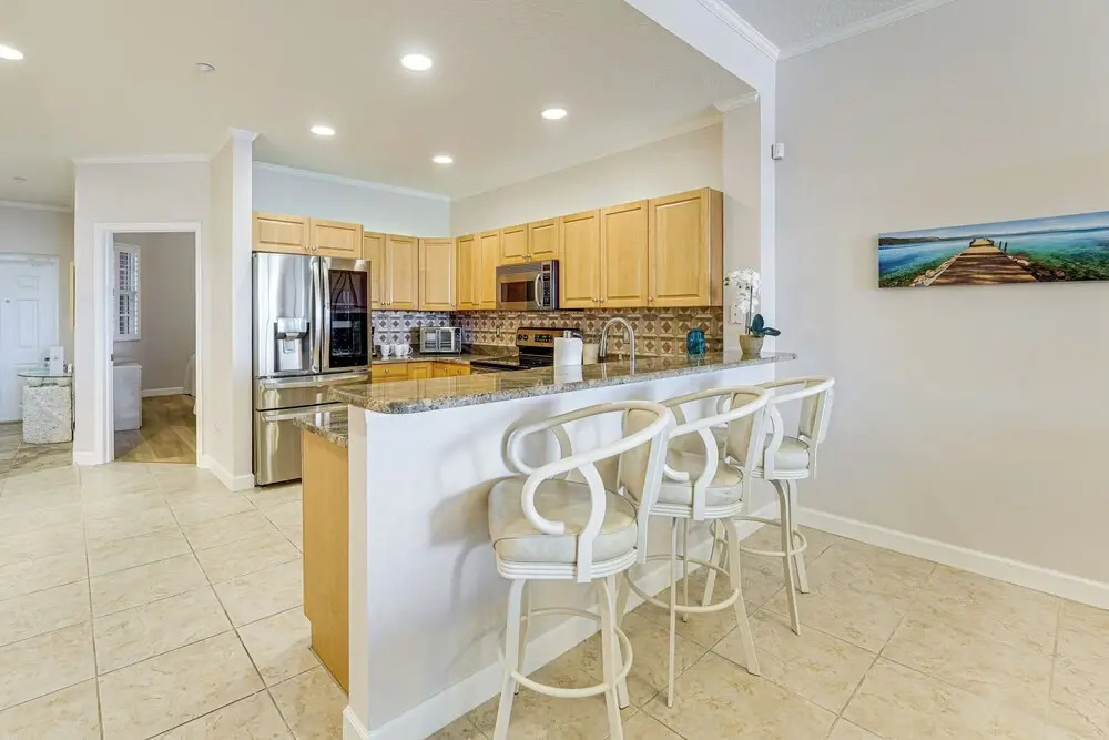 8th Floor Penthouse, Walk to Clearwater Beach