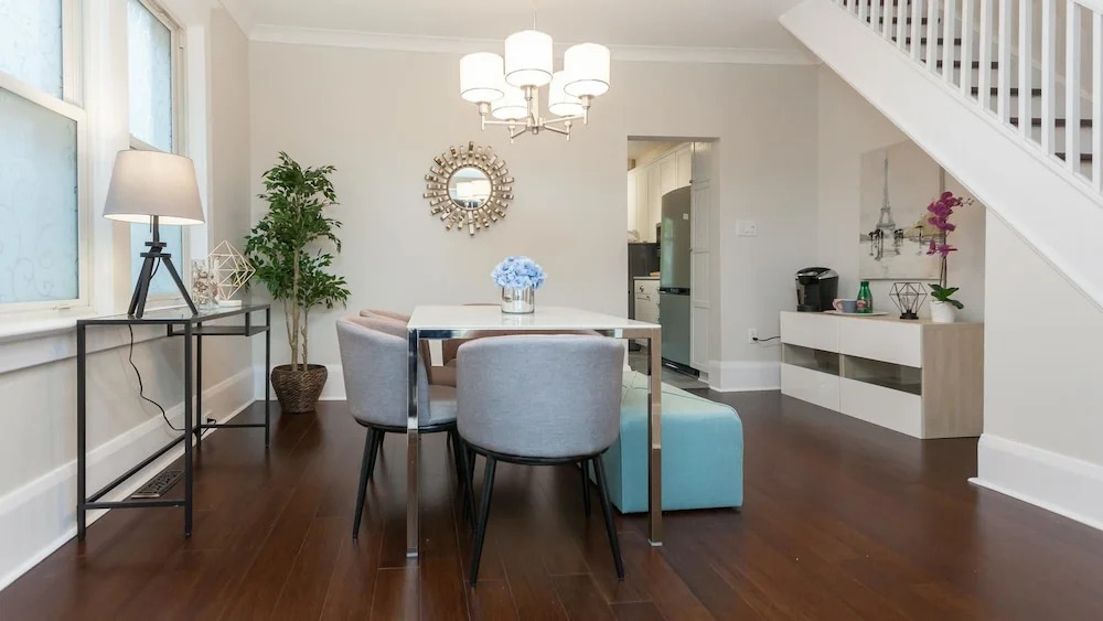 Applewood Suites - 4 BDRM Danforth House
