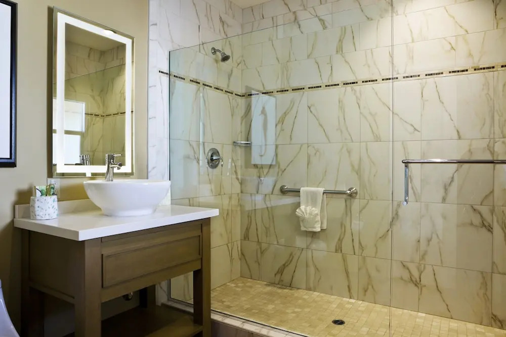 Pacific Shores Inn