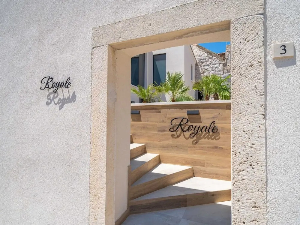 Apartments Villa Royale - Luxury One Bedroom Apartment with Terrace