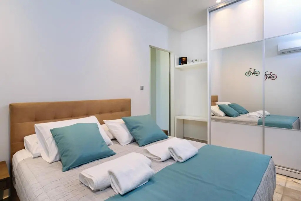Xenios Dias Luxury Apartments With Sea View
