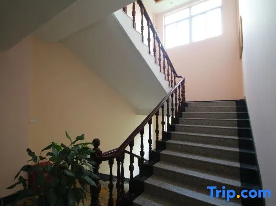 Super 8 Hotel (Shanghai Outlet Lushen Road)