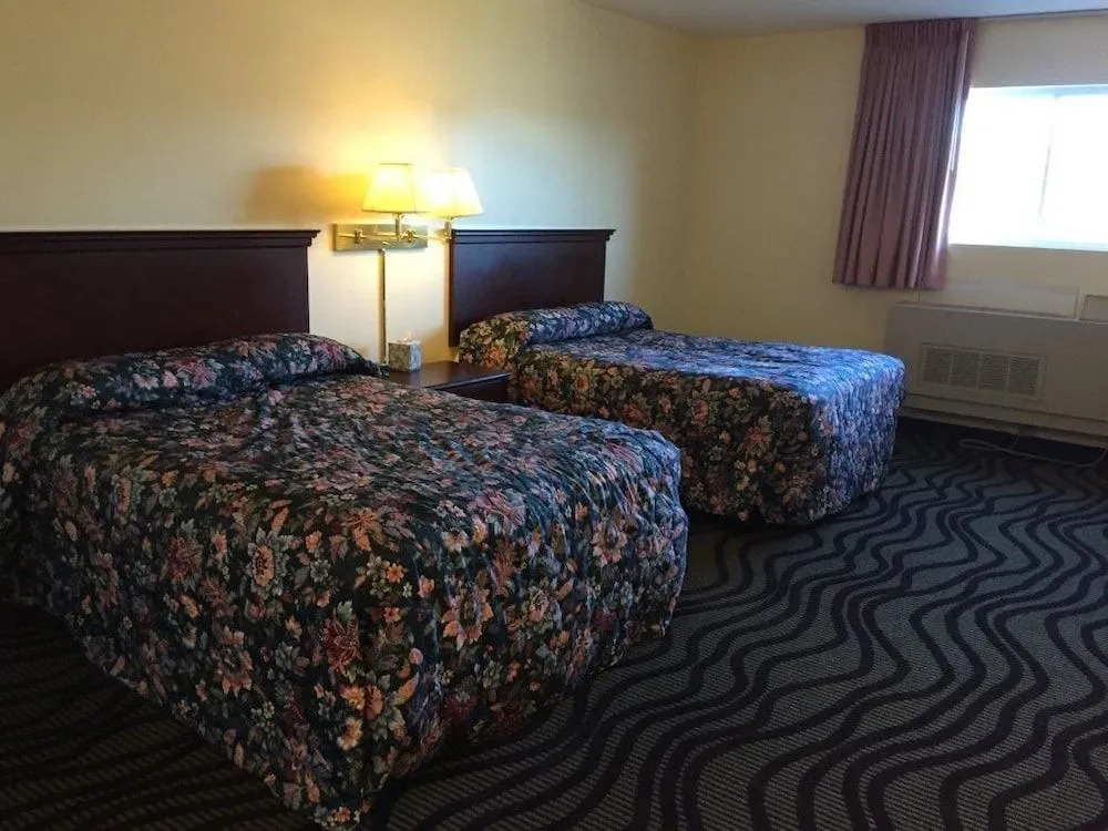 The Falls Motel - 2 Mi to " Watkins Glen State Park, Wineries " and 4 Mi to Watkins Glen International Track " The Glen "