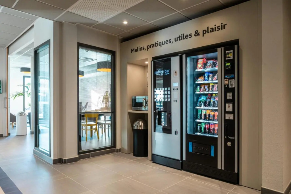 B&B HOTEL Troyes Magasins dusine