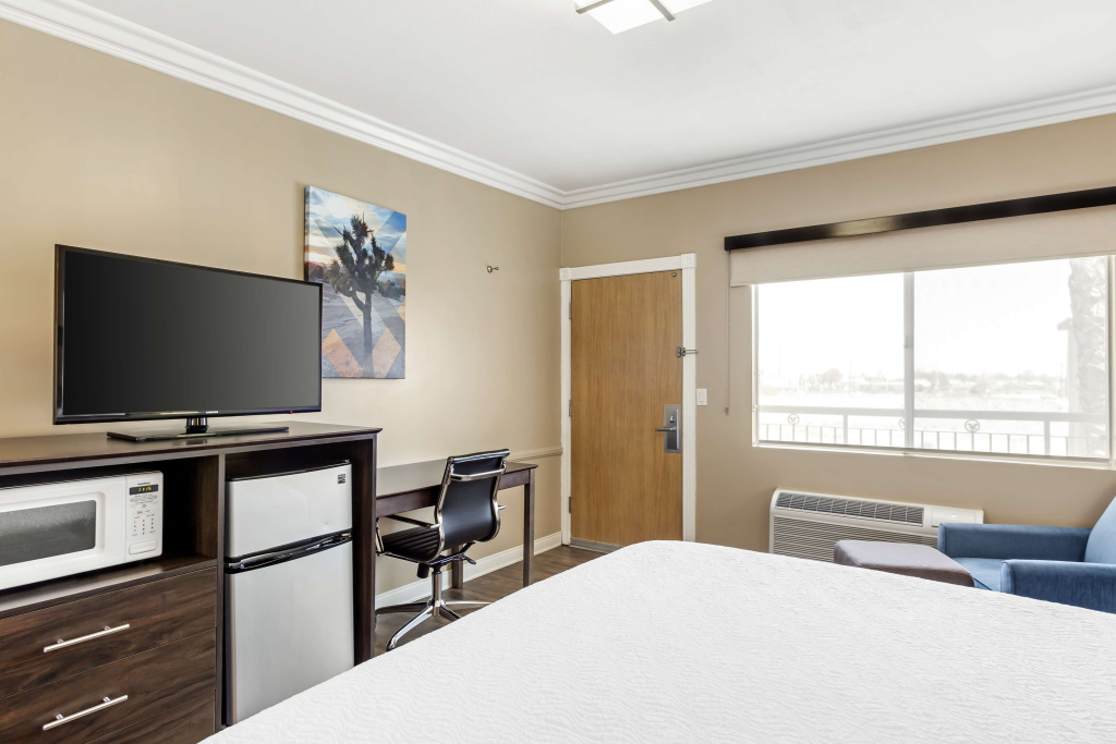 Best Western China Lake Inn