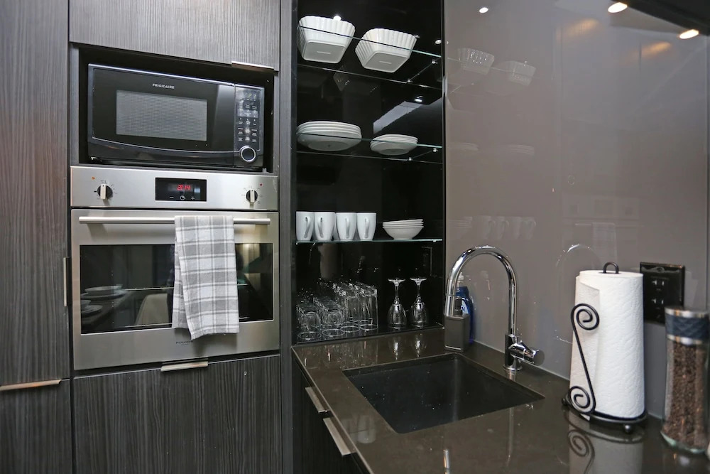 Marvelous 2 Bdrm in Downtown Toronto