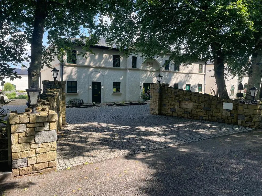 3 Castle Hume Court Holiday House