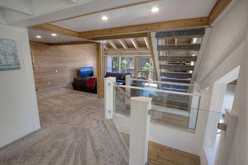 Snowbird Forest by Lake Tahoe Accommodations