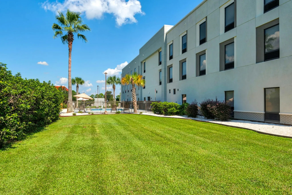 Hampton Inn & Suites Pensacola I-10 N at University Town Plaza