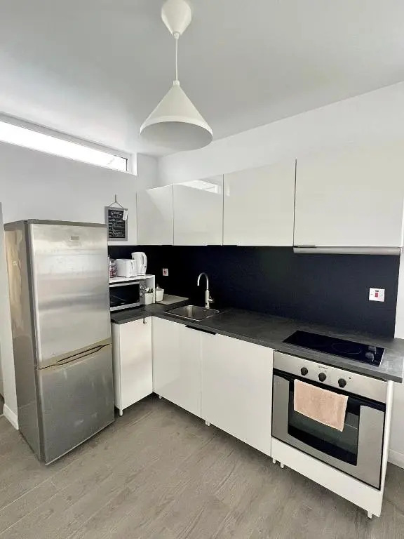 Newly renovated 1 bedroom flat with garden pergola