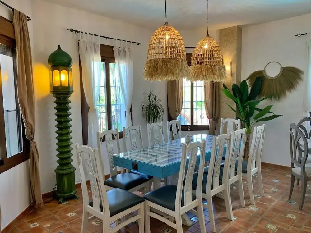 Sayalonga Villa Retreat With 7 Bedrooms