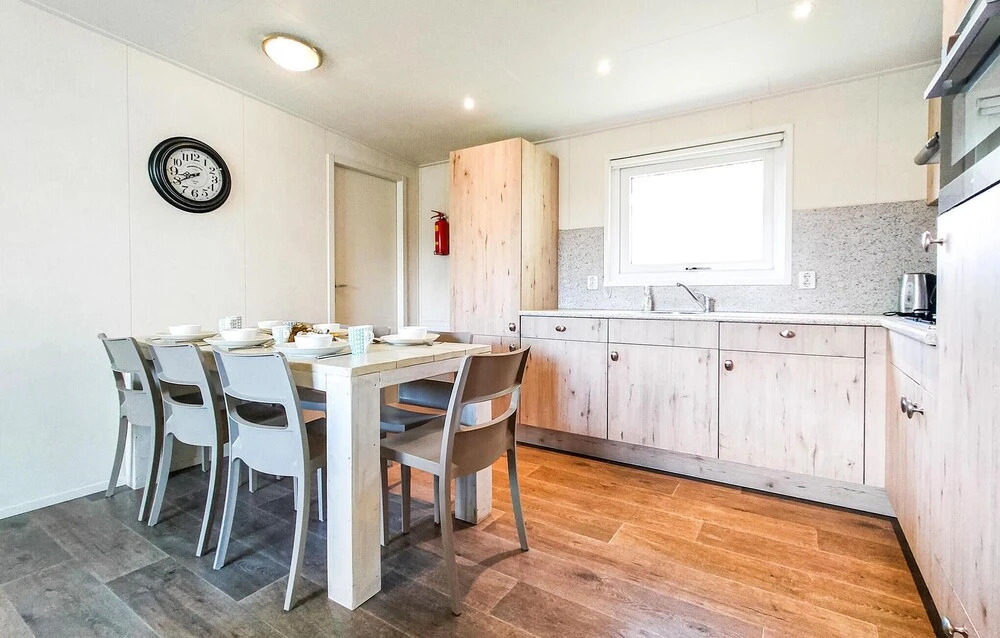 2 Bedroom Amazing Home In Heinkenszand