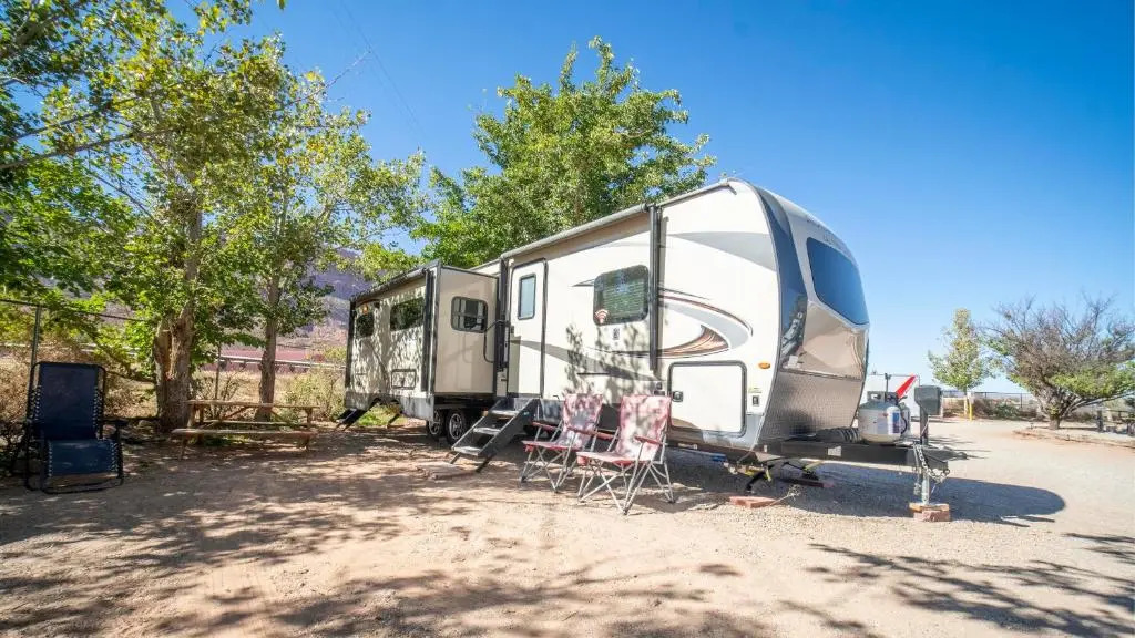 Fully Setup RV for Glamping OK64