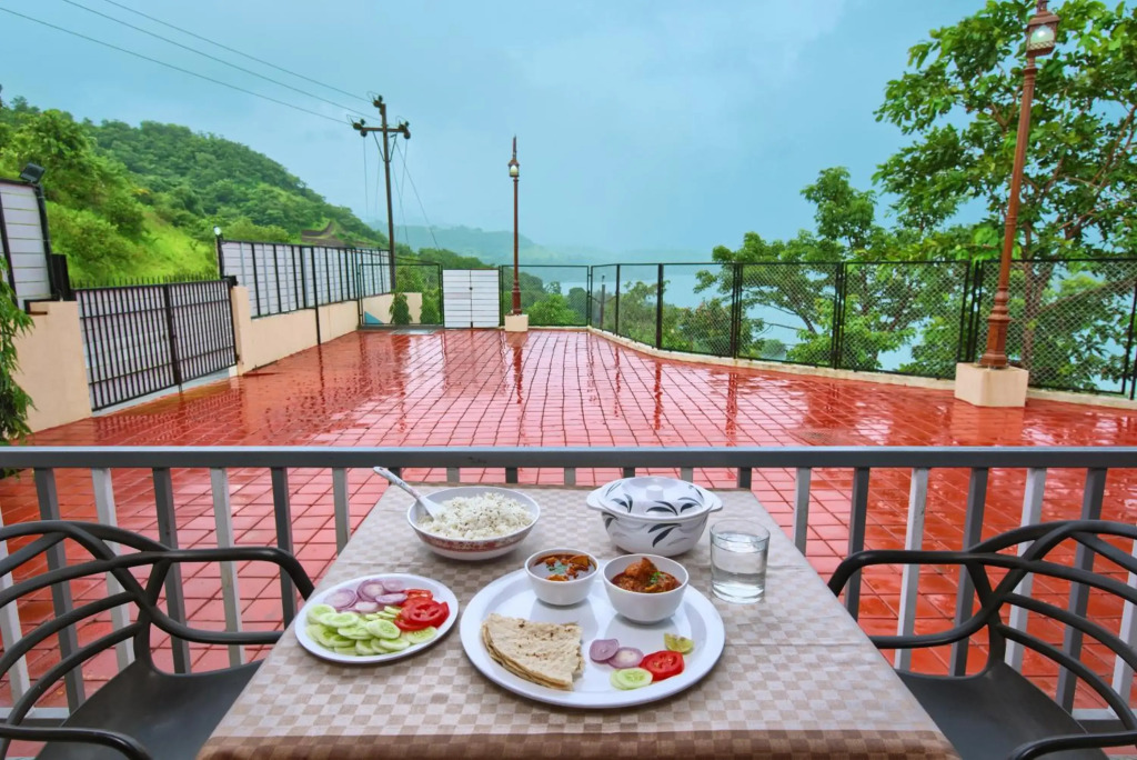 SaffronStays Riverdale, Mulshi - Lakefront villa with pool and mountain view